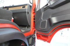 中国重汽成都商用车V3-X 4.1L柴油 200马力 4X2 法士特8档 3.8米排半自卸车 中国重汽成都商用车V3-X 4.1L柴油 200马力 4X2 法士特8档 3.8米排半自卸车