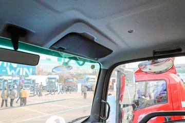 �й������ɶ����ó�V3-X 4.1L���� 200���� 4X2 ��ʿ��8�� 3.8���Ű���ж��ͼƬ