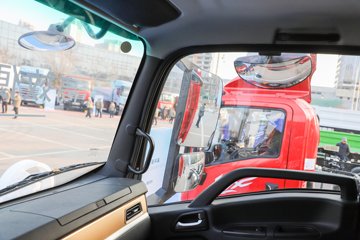 �й������ɶ����ó�V3-X 4.1L���� 200���� 4X2 ��ʿ��8�� 3.8���Ű���ж��ͼƬ