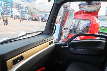 �й������ɶ����ó�V3-X 4.1L���� 200���� 4X2 ��ʿ��8�� 3.8���Ű���ж��ͼƬ