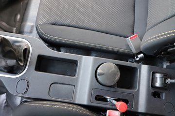 �й������ɶ����ó�V3-X 4.1L���� 200���� 4X2 ��ʿ��8�� 3.8���Ű���ж��ͼƬ