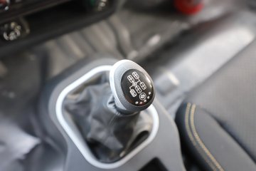 �й������ɶ����ó�V3-X 4.1L���� 200���� 4X2 ��ʿ��8�� 3.8���Ű���ж��ͼƬ