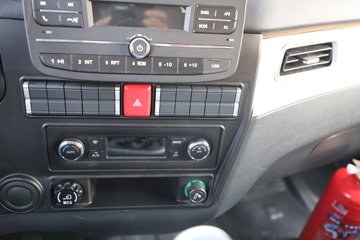 �й������ɶ����ó�V3-X 4.1L���� 200���� 4X2 ��ʿ��8�� 3.8���Ű���ж��ͼƬ