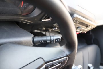 �й������ɶ����ó�V3-X 4.1L���� 200���� 4X2 ��ʿ��8�� 3.8���Ű���ж��ͼƬ