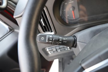 �й������ɶ����ó�V3-X 4.1L���� 200���� 4X2 ��ʿ��8�� 3.8���Ű���ж��ͼƬ