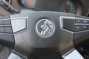 �й������ɶ����ó�V3-X 4.1L���� 200���� 4X2 ��ʿ��8�� 3.8���Ű���ж��ͼƬ