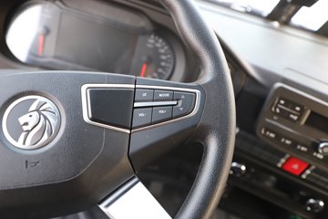 �й������ɶ����ó�V3-X 4.1L���� 200���� 4X2 ��ʿ��8�� 3.8���Ű���ж��ͼƬ