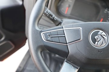 �й������ɶ����ó�V3-X 4.1L���� 200���� 4X2 ��ʿ��8�� 3.8���Ű���ж��ͼƬ