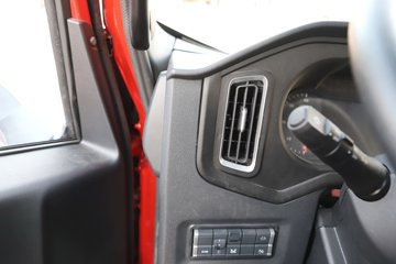 �й������ɶ����ó�V3-X 4.1L���� 200���� 4X2 ��ʿ��8�� 3.8���Ű���ж��ͼƬ