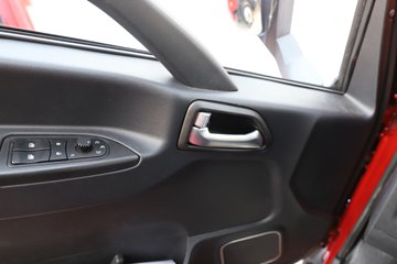 �й������ɶ����ó�V3-X 4.1L���� 200���� 4X2 ��ʿ��8�� 3.8���Ű���ж��ͼƬ