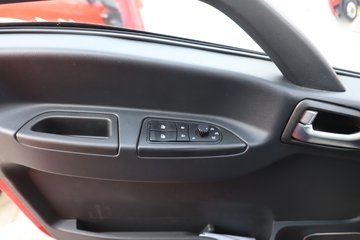 �й������ɶ����ó�V3-X 4.1L���� 200���� 4X2 ��ʿ��8�� 3.8���Ű���ж��ͼƬ