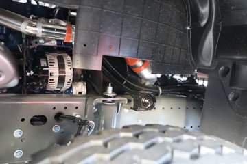 �й������ɶ����ó�V3-X 4.1L���� 200���� 4X2 ��ʿ��8�� 3.8���Ű���ж��ͼƬ