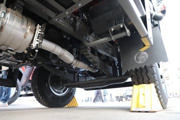 �й������ɶ����ó�V3-X 4.1L���� 200���� 4X2 ��ʿ��8�� 3.8���Ű���ж��ͼƬ