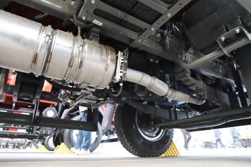 �й������ɶ����ó�V3-X 4.1L���� 200���� 4X2 ��ʿ��8�� 3.8���Ű���ж��ͼƬ