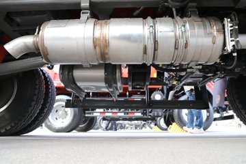 �й������ɶ����ó�V3-X 4.1L���� 200���� 4X2 ��ʿ��8�� 3.8���Ű���ж��ͼƬ