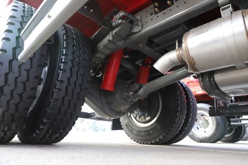 �й������ɶ����ó�V3-X 4.1L���� 200���� 4X2 ��ʿ��8�� 3.8���Ű���ж��ͼƬ