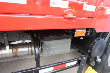 �й������ɶ����ó�V3-X 4.1L���� 200���� 4X2 ��ʿ��8�� 3.8���Ű���ж��ͼƬ