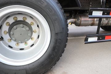 �й������ɶ����ó�V3-X 4.1L���� 200���� 4X2 ��ʿ��8�� 3.8���Ű���ж��ͼƬ