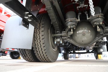 �й������ɶ����ó�V3-X 4.1L���� 200���� 4X2 ��ʿ��8�� 3.8���Ű���ж��ͼƬ