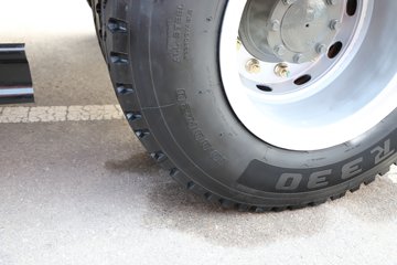 �й������ɶ����ó�V3-X 4.1L���� 200���� 4X2 ��ʿ��8�� 3.8���Ű���ж��ͼƬ