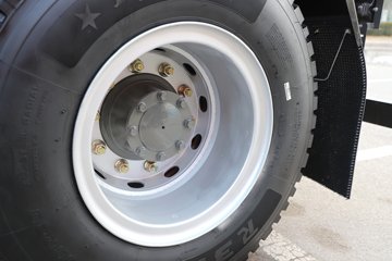 �й������ɶ����ó�V3-X 4.1L���� 200���� 4X2 ��ʿ��8�� 3.8���Ű���ж��ͼƬ