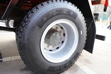 �й������ɶ����ó�V3-X 4.1L���� 200���� 4X2 ��ʿ��8�� 3.8���Ű���ж��ͼƬ