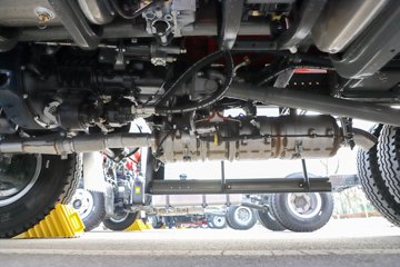 �й������ɶ����ó�V3-X 4.1L���� 200���� 4X2 ��ʿ��8�� 3.8���Ű���ж��ͼƬ