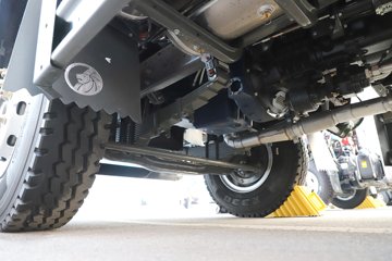 �й������ɶ����ó�V3-X 4.1L���� 200���� 4X2 ��ʿ��8�� 3.8���Ű���ж��ͼƬ