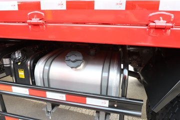 �й������ɶ����ó�V3-X 4.1L���� 200���� 4X2 ��ʿ��8�� 3.8���Ű���ж��ͼƬ