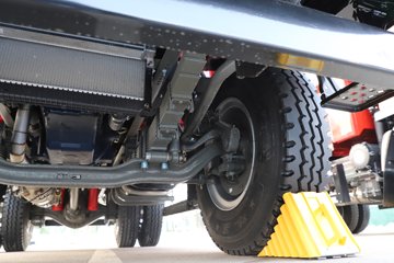 �й������ɶ����ó�V3-X 4.1L���� 200���� 4X2 ��ʿ��8�� 3.8���Ű���ж��ͼƬ