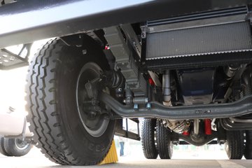 �й������ɶ����ó�V3-X 4.1L���� 200���� 4X2 ��ʿ��8�� 3.8���Ű���ж��ͼƬ