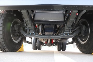 �й������ɶ����ó�V3-X 4.1L���� 200���� 4X2 ��ʿ��8�� 3.8���Ű���ж��ͼƬ