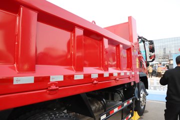 �й������ɶ����ó�V3-X 4.1L���� 200���� 4X2 ��ʿ��8�� 3.8���Ű���ж��ͼƬ