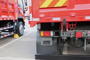 �й������ɶ����ó�V3-X 4.1L���� 200���� 4X2 ��ʿ��8�� 3.8���Ű���ж��ͼƬ