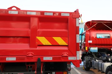 �й������ɶ����ó�V3-X 4.1L���� 200���� 4X2 ��ʿ��8�� 3.8���Ű���ж��ͼƬ