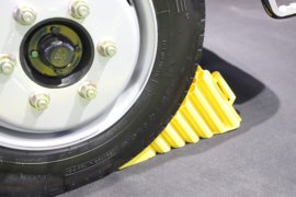 牛气冲天MAX&nbsp;载货车底盘                                                图片