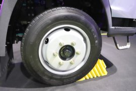 牛气冲天MAX&nbsp;载货车底盘                                                图片