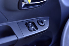 黄海汽车 鑫程-1 液刹 4.01米单排纯电动栏板微卡 亿纬65.66kWh