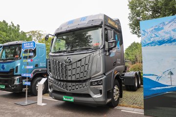 东风柳汽 乘龙HK 14.5L LNG 630马力 6X4 法士特12档 AMT自动档 牵引车