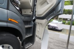 东风柳汽 乘龙HK 14.5L LNG 630马力 6X4 法士特12档 AMT自动档 牵引车 东风柳汽 乘龙HK 14.5L LNG 630马力 6X4 法士特12档 AMT自动档 牵引车