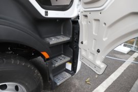 乘龙H7pro&nbsp;电动牵引车驾驶室图片