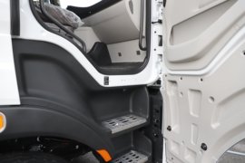 乘龙H7pro&nbsp;电动牵引车驾驶室图片