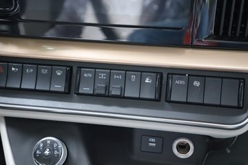 ������������HK 15.5L LNG 640���� 6X4 ��ʿ��12�� AMT�Զ��� ǣ����ͼƬ