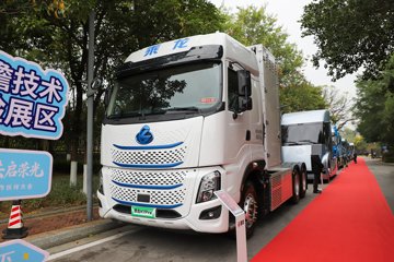 东风柳汽乘龙H7pro 6X4 燃料电池牵引车 微宏95kWh