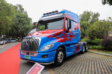 东风柳汽乘龙T7L 13.5L柴油 520马力 6X4 AMT自动档 牵引车