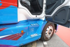 东风柳汽乘龙T7L 13.5L柴油 520马力 6X4 AMT自动档 牵引车