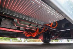 东风柳汽乘龙魅影 6X4 纯电动牵引车 宁德时代400kWh