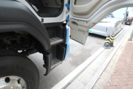 乘龙H5&nbsp;电动牵引车驾驶室图片