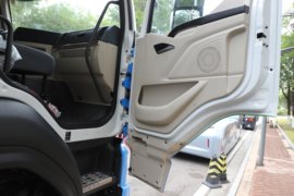 乘龙H5&nbsp;电动牵引车驾驶室图片