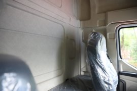 乘龙H5&nbsp;电动牵引车驾驶室图片